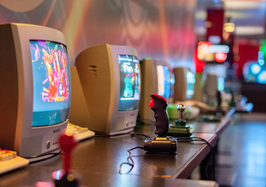 Parhaat videopeliturnaukset sinun viihteeksesi Parhaat videopeliturnaukset sinun viihteeksesi retro joystick - Parhaat videopeliturnaukset sinun viihteeksesi