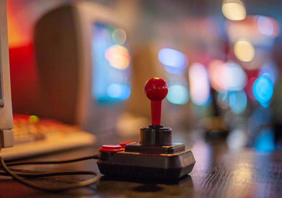 Videopelivedonlyönti 101: vinkkejä ennen kuin lyöt vetoa Videopelivedonlyönti 101 vinkkejä ennen kuin lyöt vetoa punainen joystick - Videopelivedonlyönti 101: vinkkejä ennen kuin lyöt vetoa